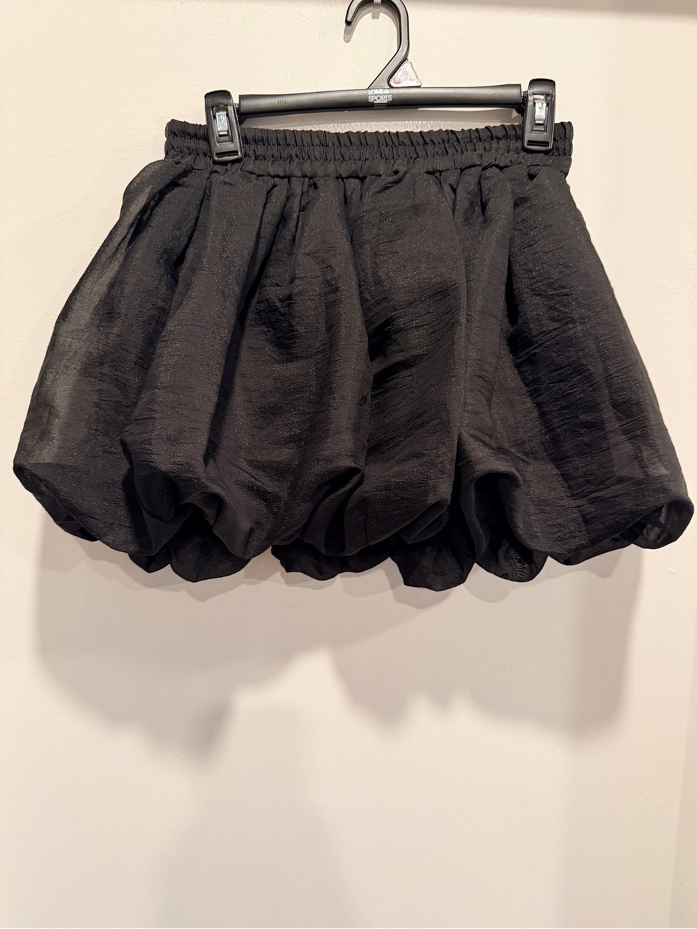 SHEIN Black Bubble-Hem Skort